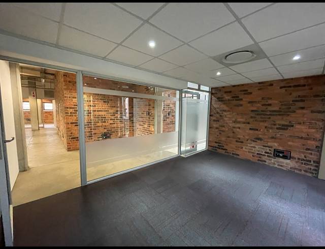 320M² OFFICE TO LET IN BRYANSTON